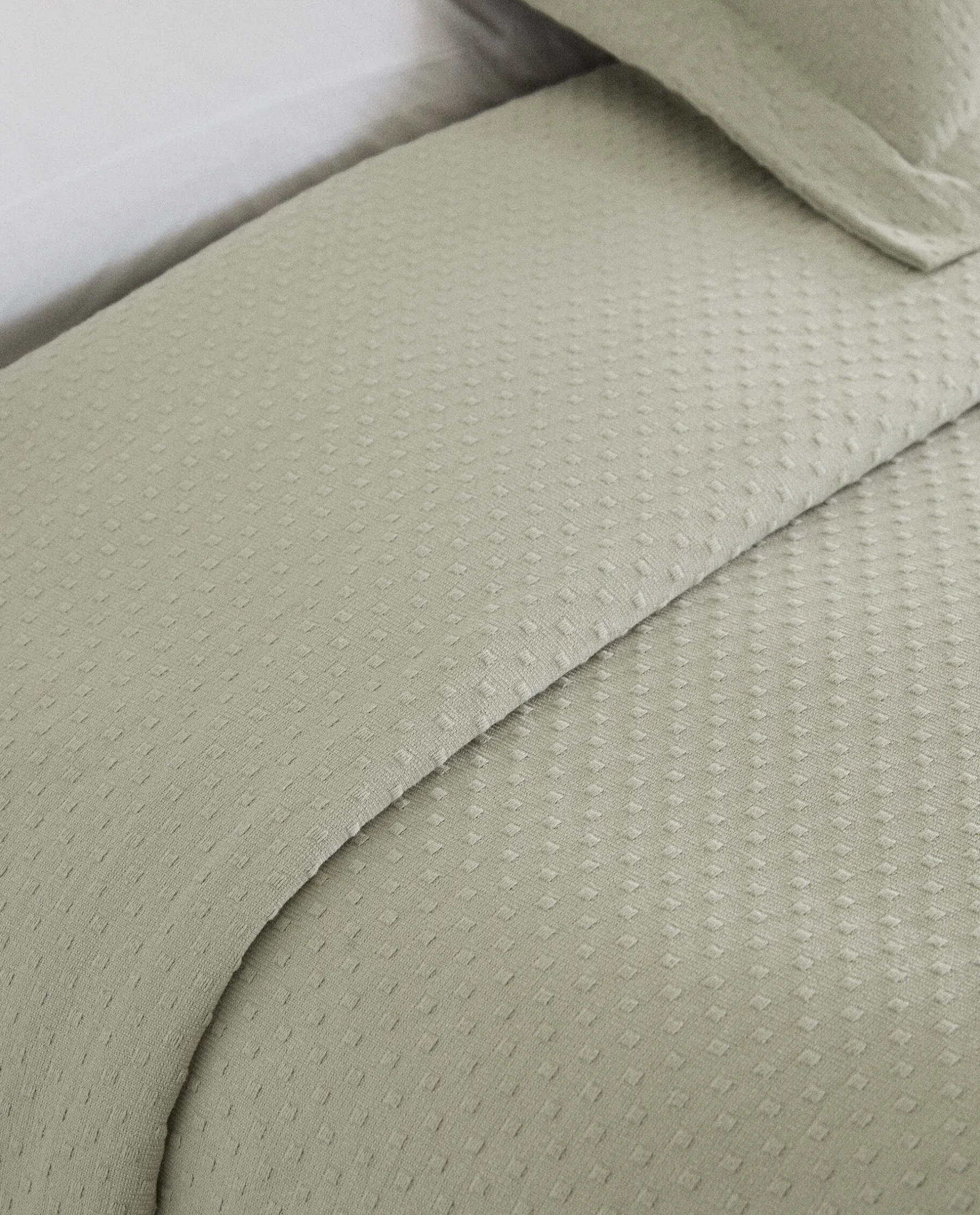 ZARA Home Bedspread With Polka Dot Design