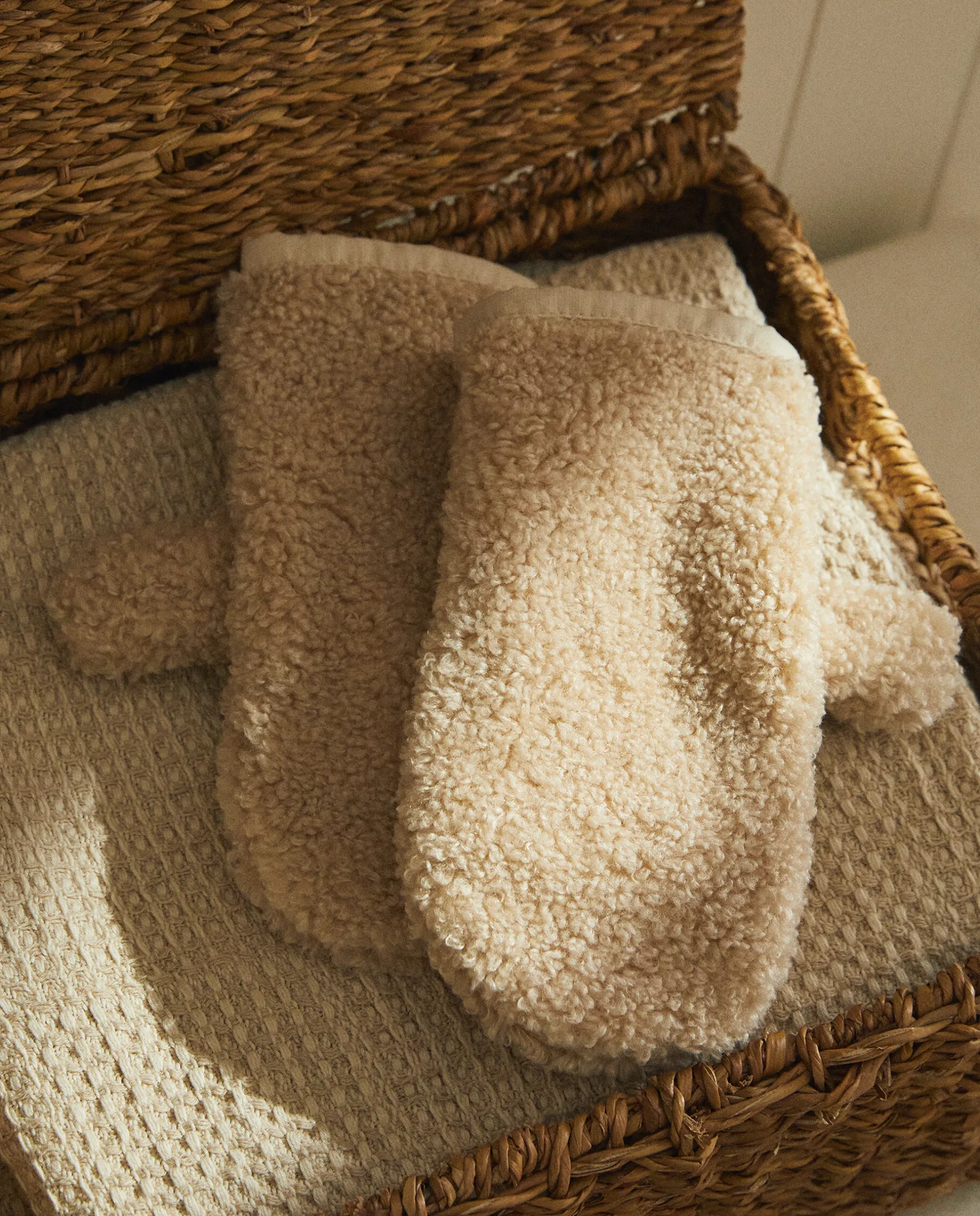 ZARA Home Faux Shearling Mittens