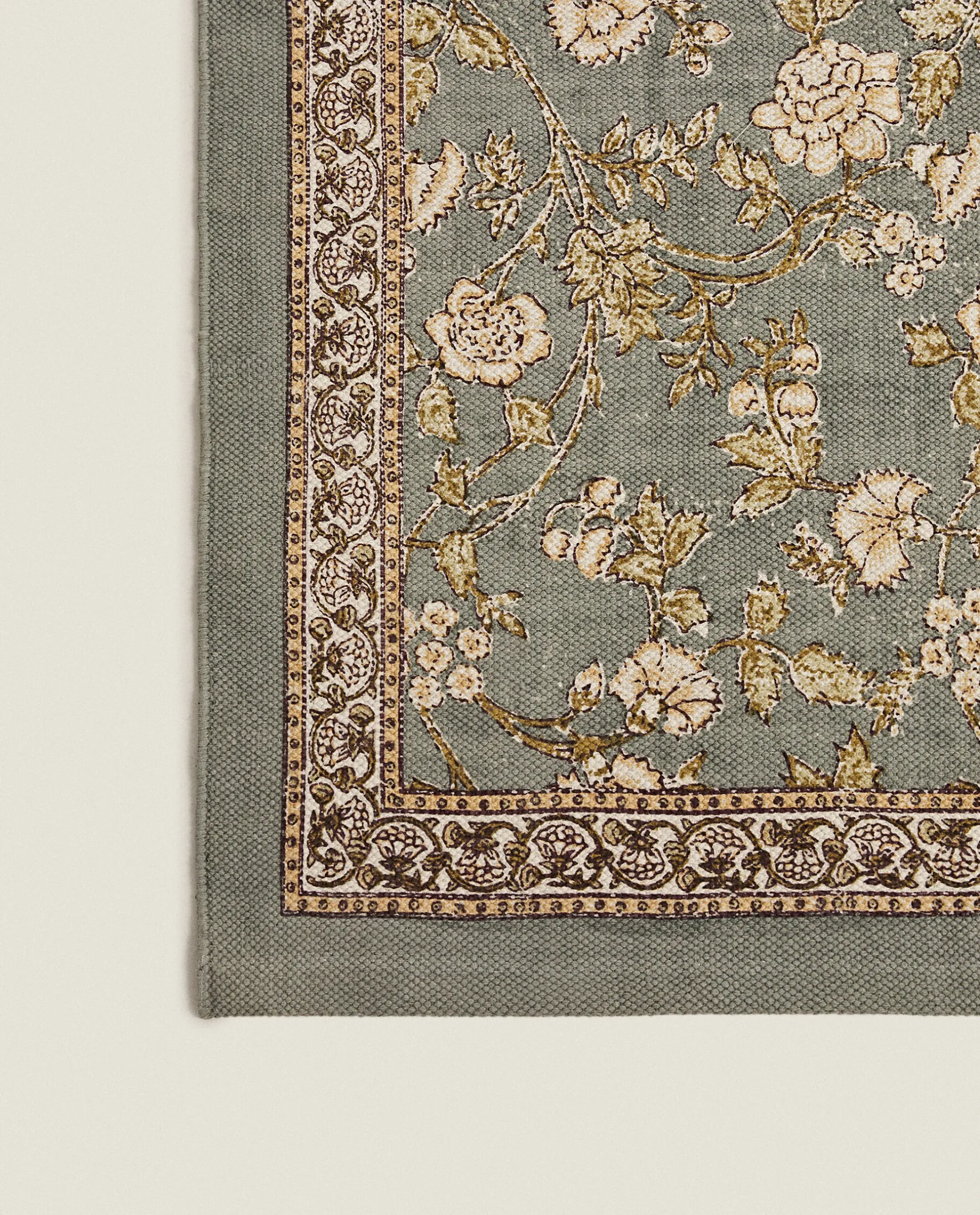 ZARA Home Floral Print Block Rug