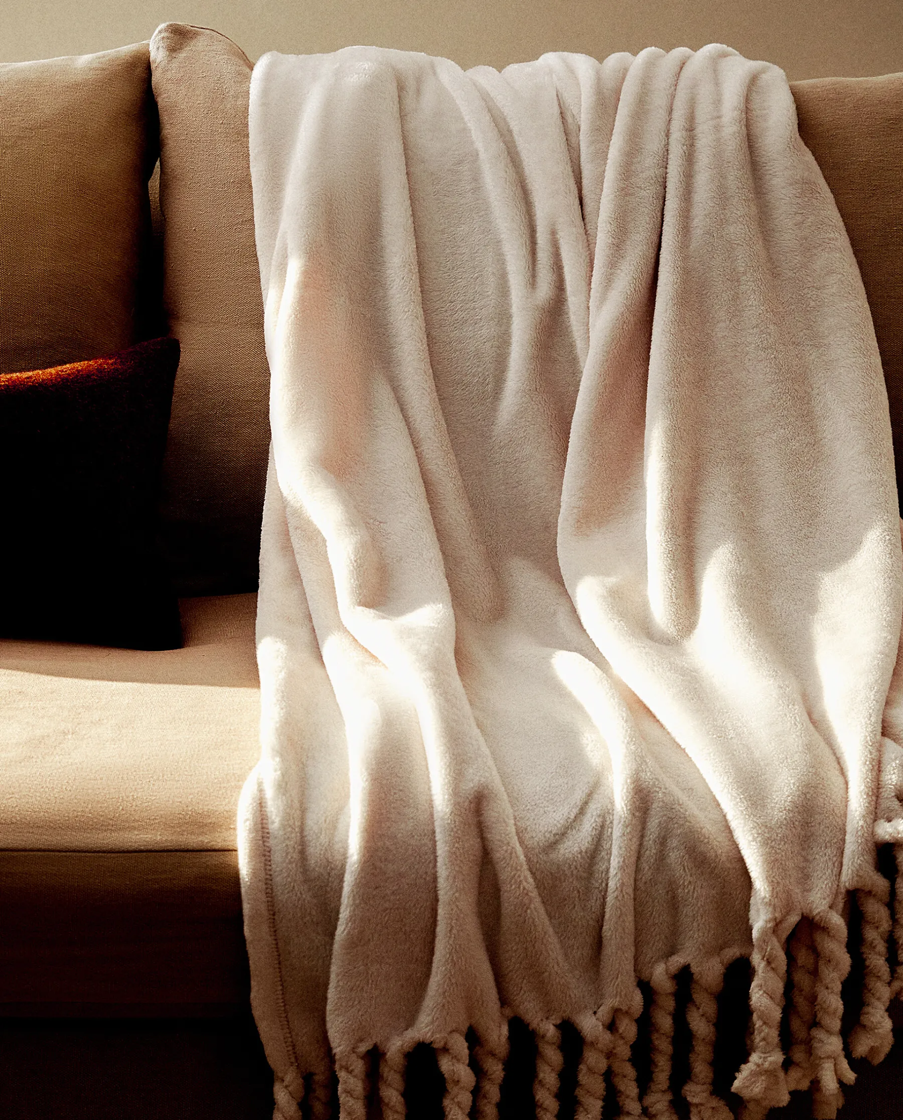 ZARA Home Fringed Soft-Touch Blanket