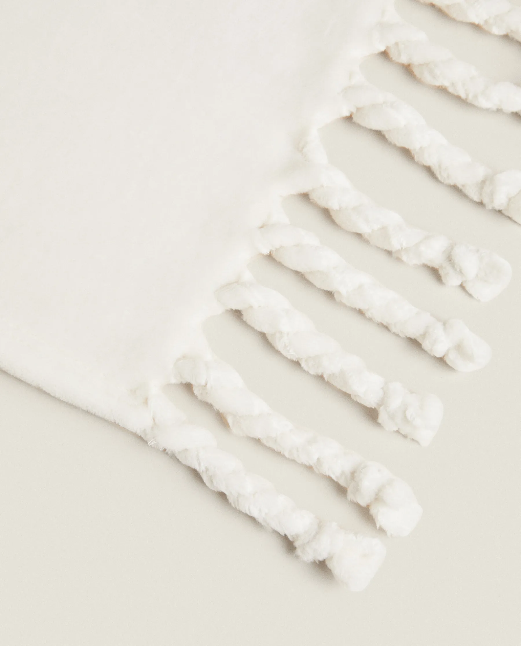 ZARA Home Fringed Soft-Touch Blanket