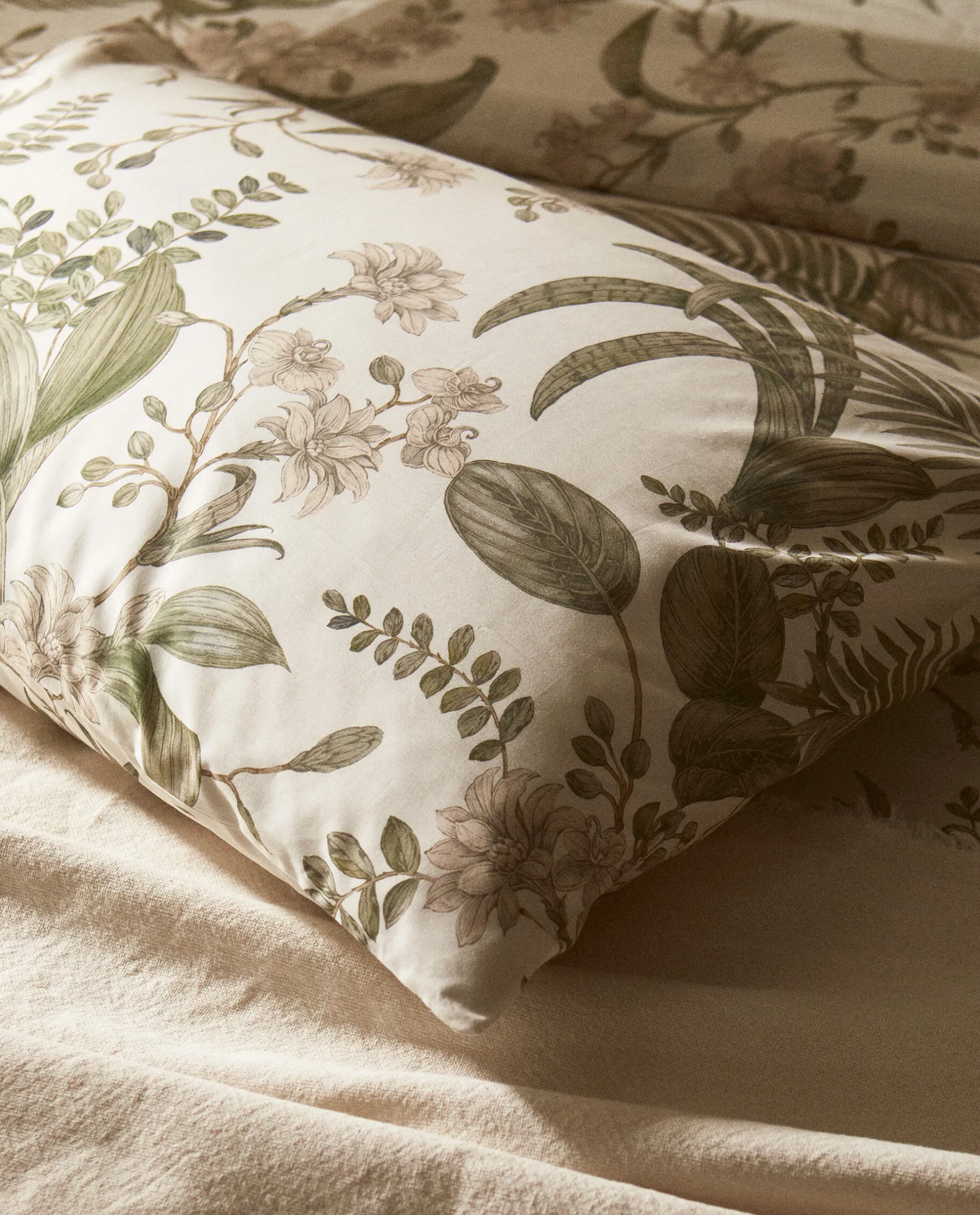 ZARA Home Leaf Print Pillowcase
