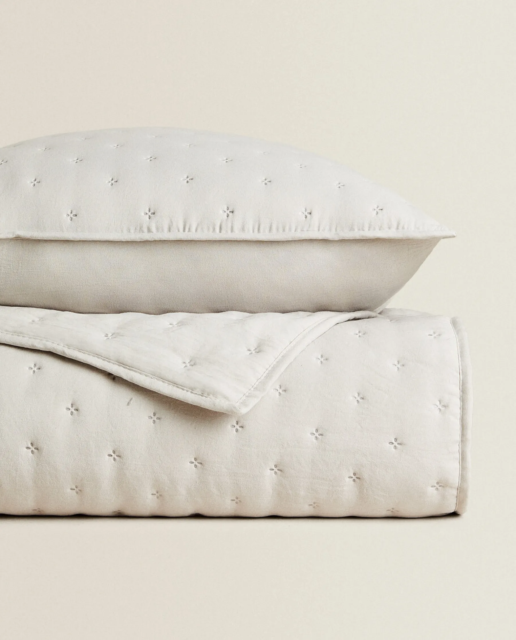 ZARA Home Quilted Quilt With Dots