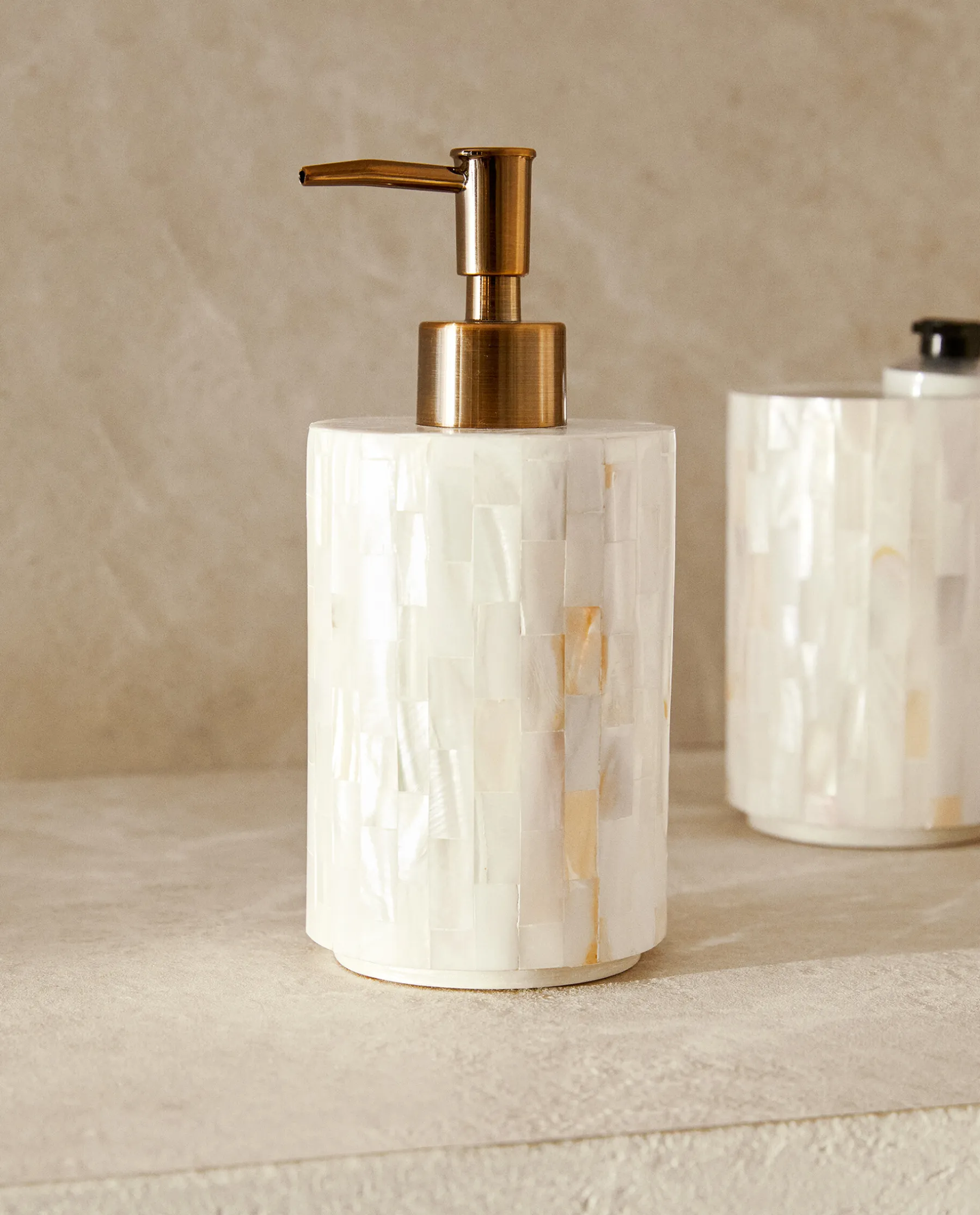ZARA Home Round Mother-Of-Pearl Dispenser