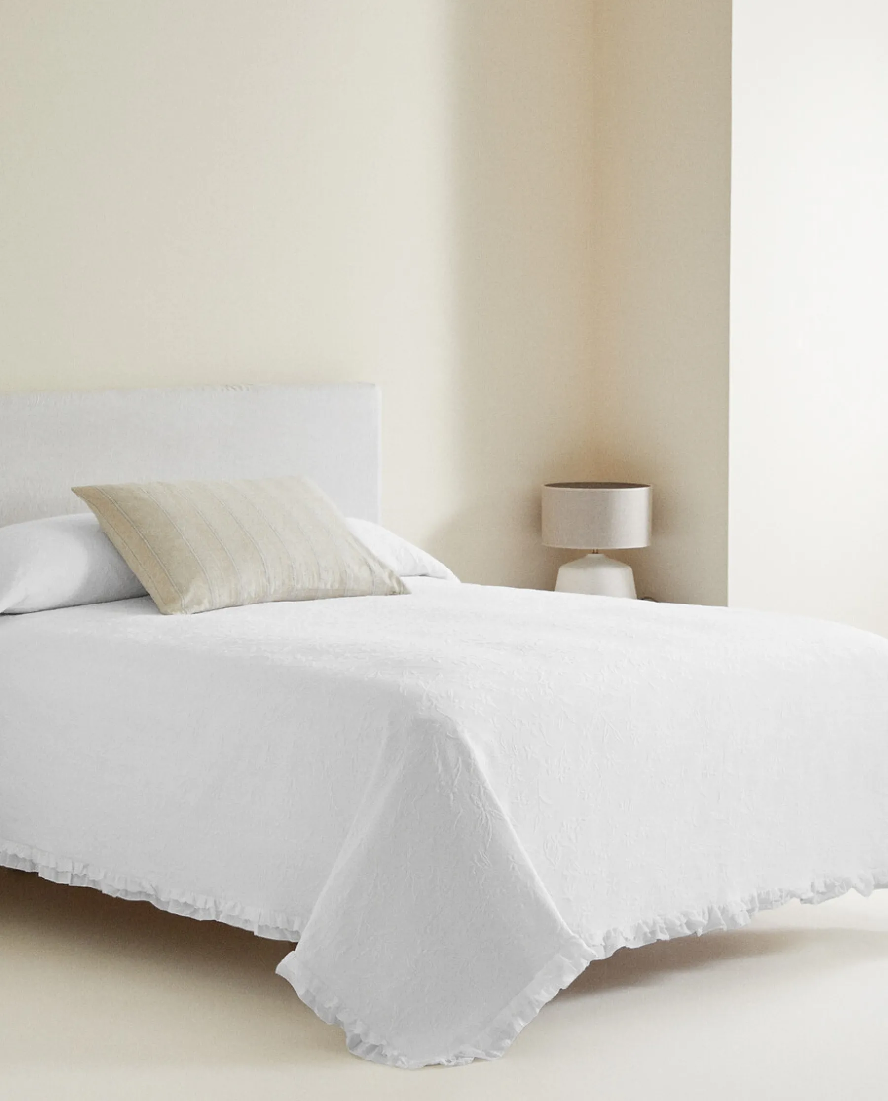 ZARA Home Ruffle Trim Bedspread