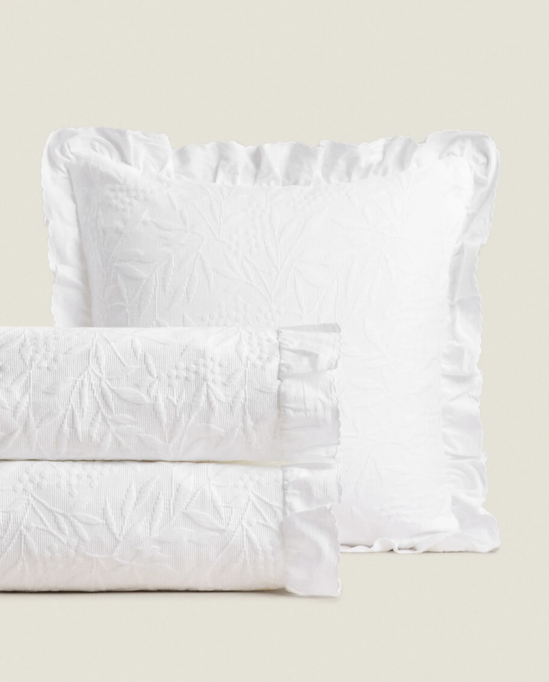 ZARA Home Ruffle Trim Bedspread