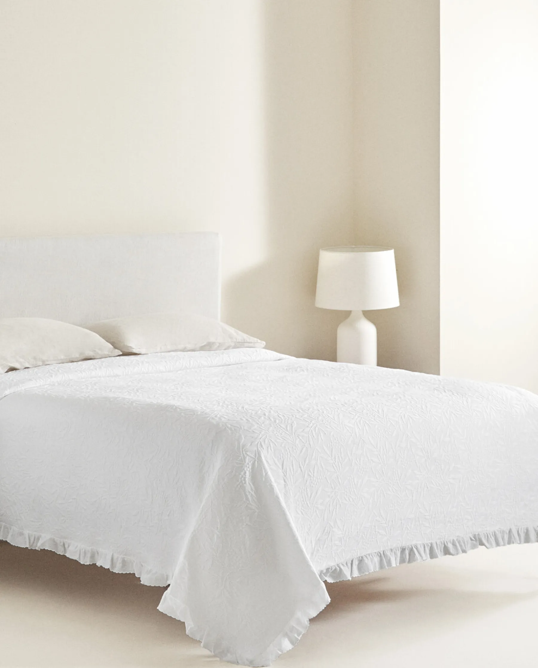 ZARA Home Ruffle Trim Bedspread