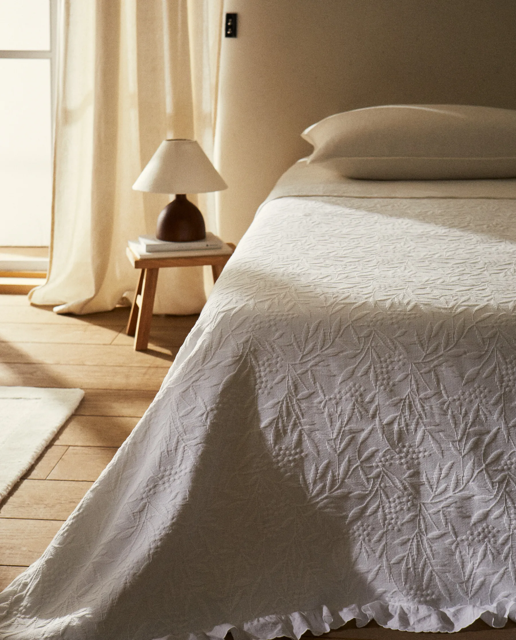 ZARA Home Ruffle Trim Bedspread