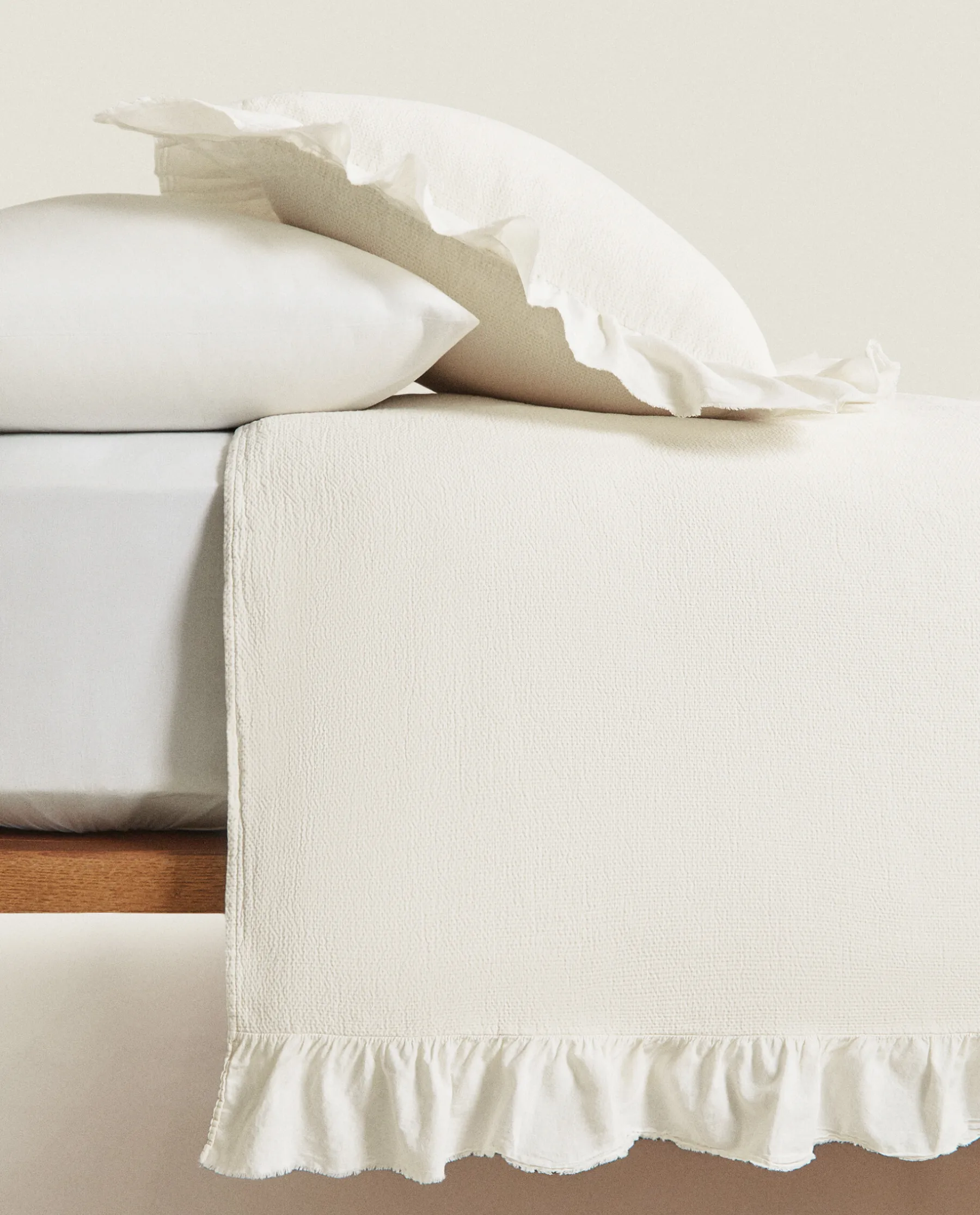 ZARA Home Ruffle Trim Bedspread
