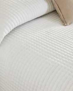ZARA Home Textured Quilt With Linen Border