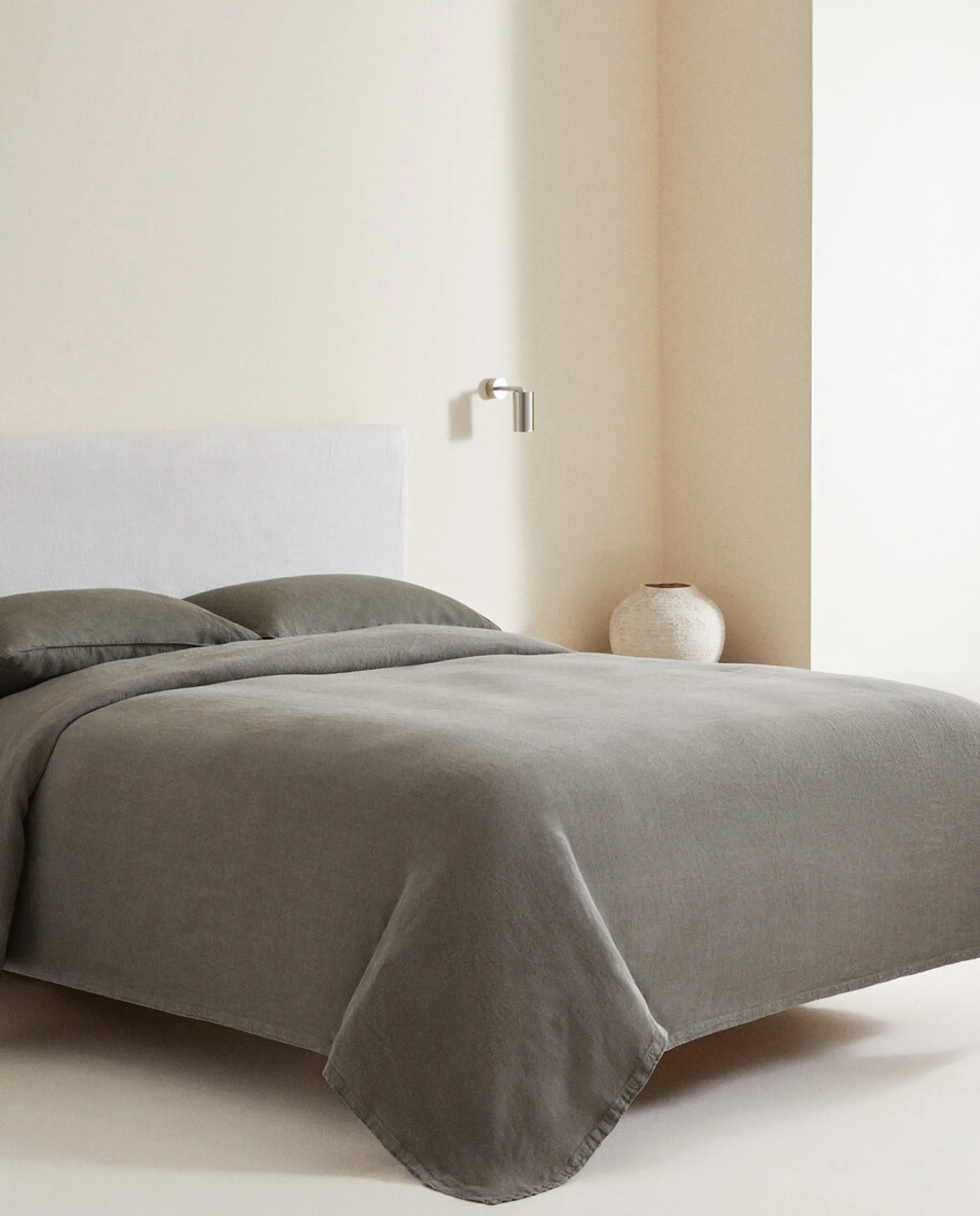 ZARA Home Washed Linen Bedspread (400 Gsm)