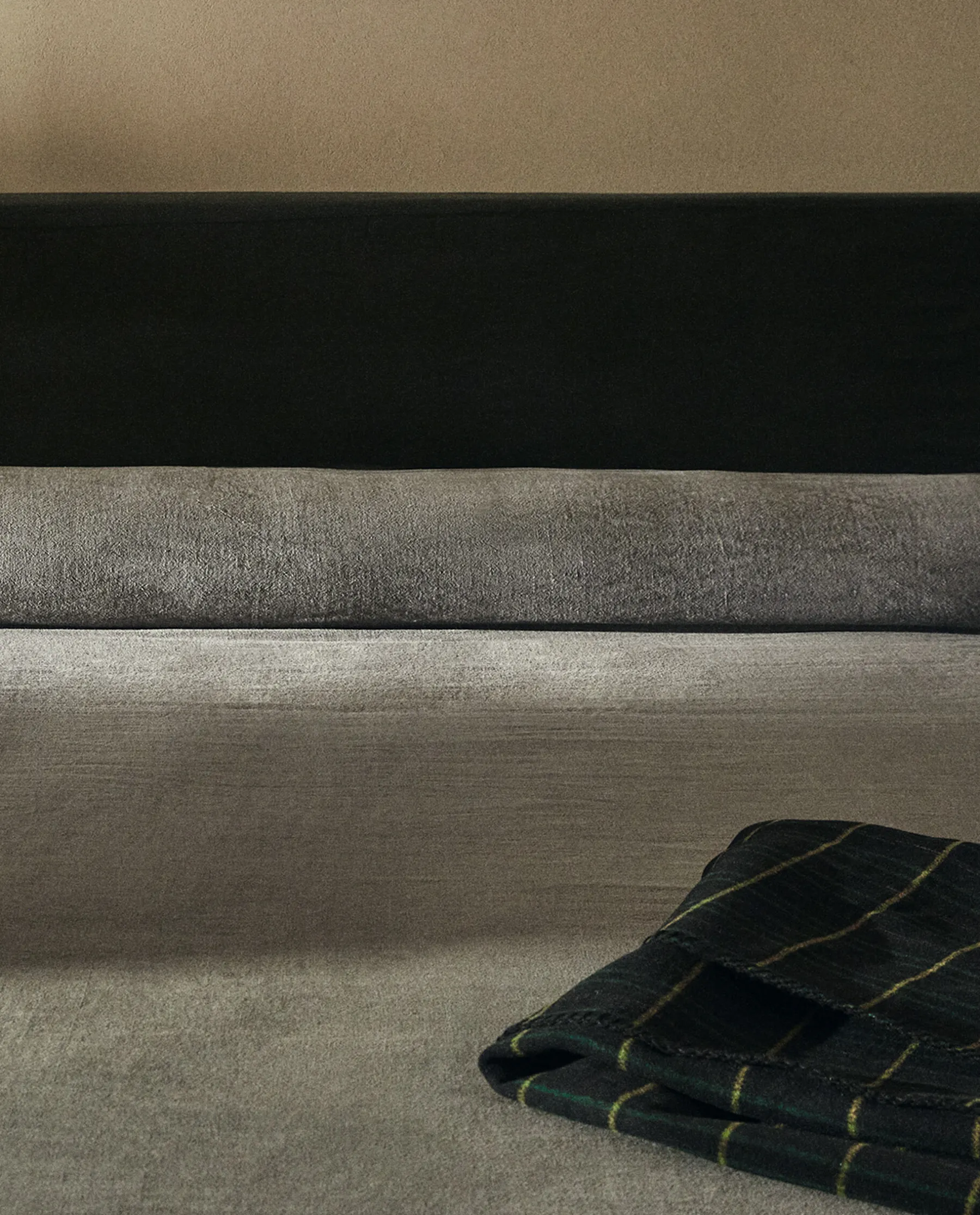 ZARA Home Washed Linen Bedspread (400 Gsm)