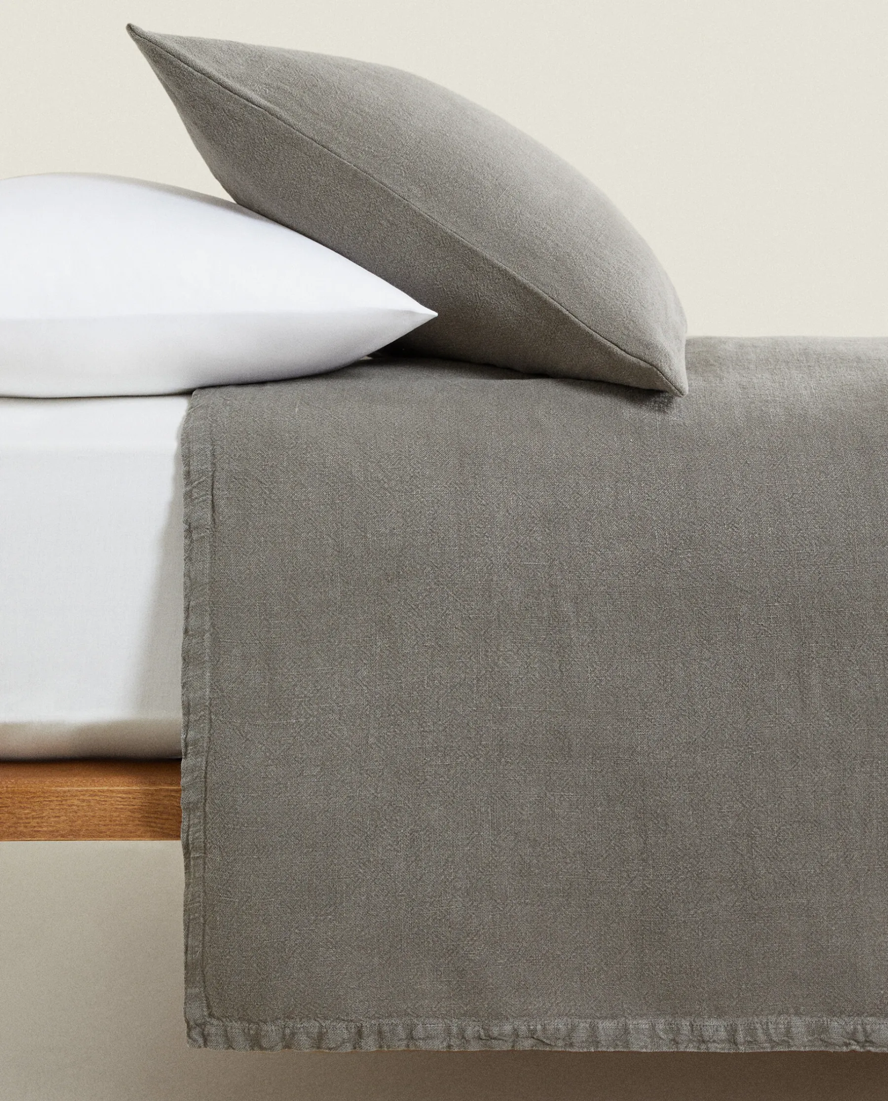 ZARA Home Washed Linen Bedspread (400 Gsm)