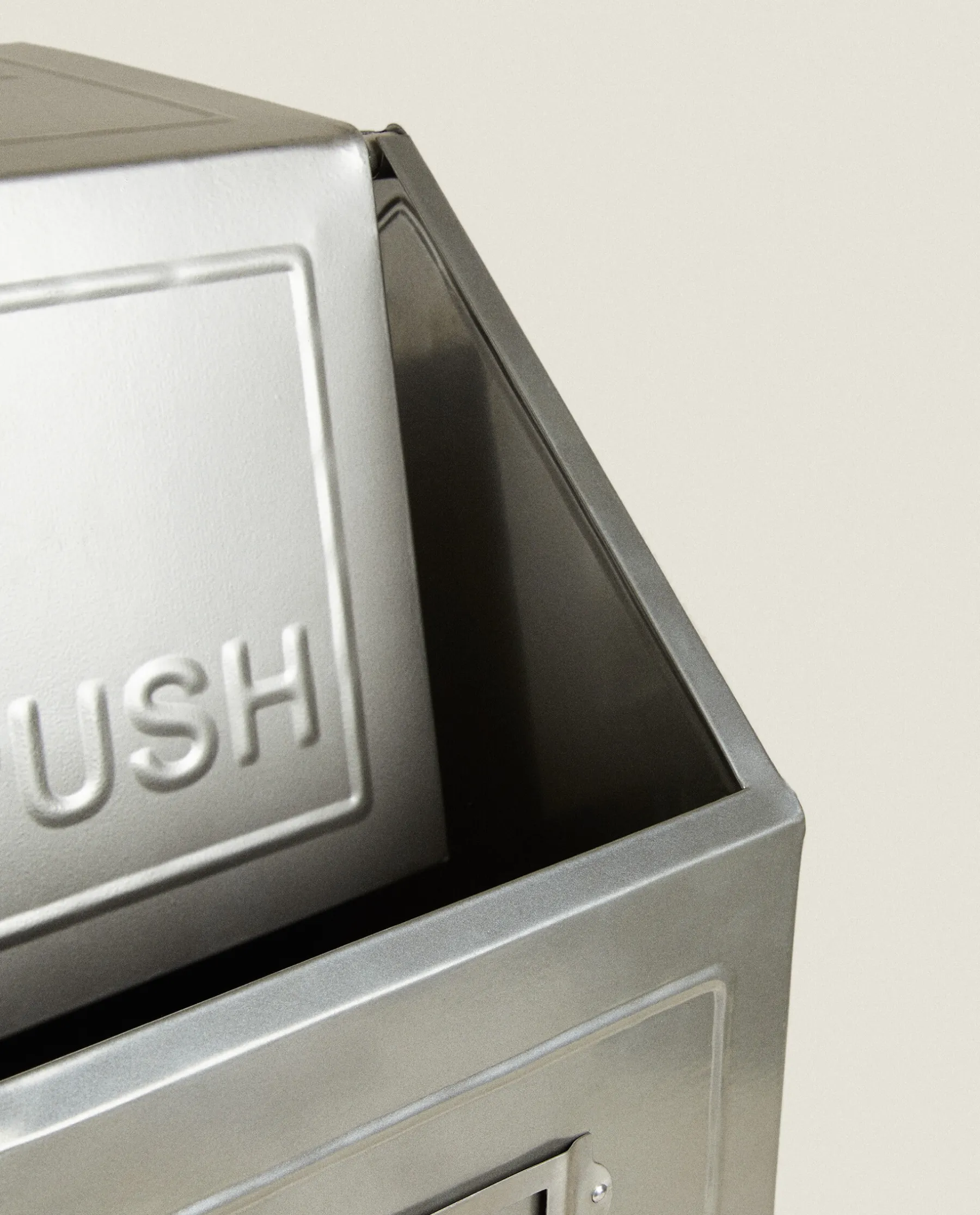 ZARA Home Wastepaper Basket With Lid (68 Oz)