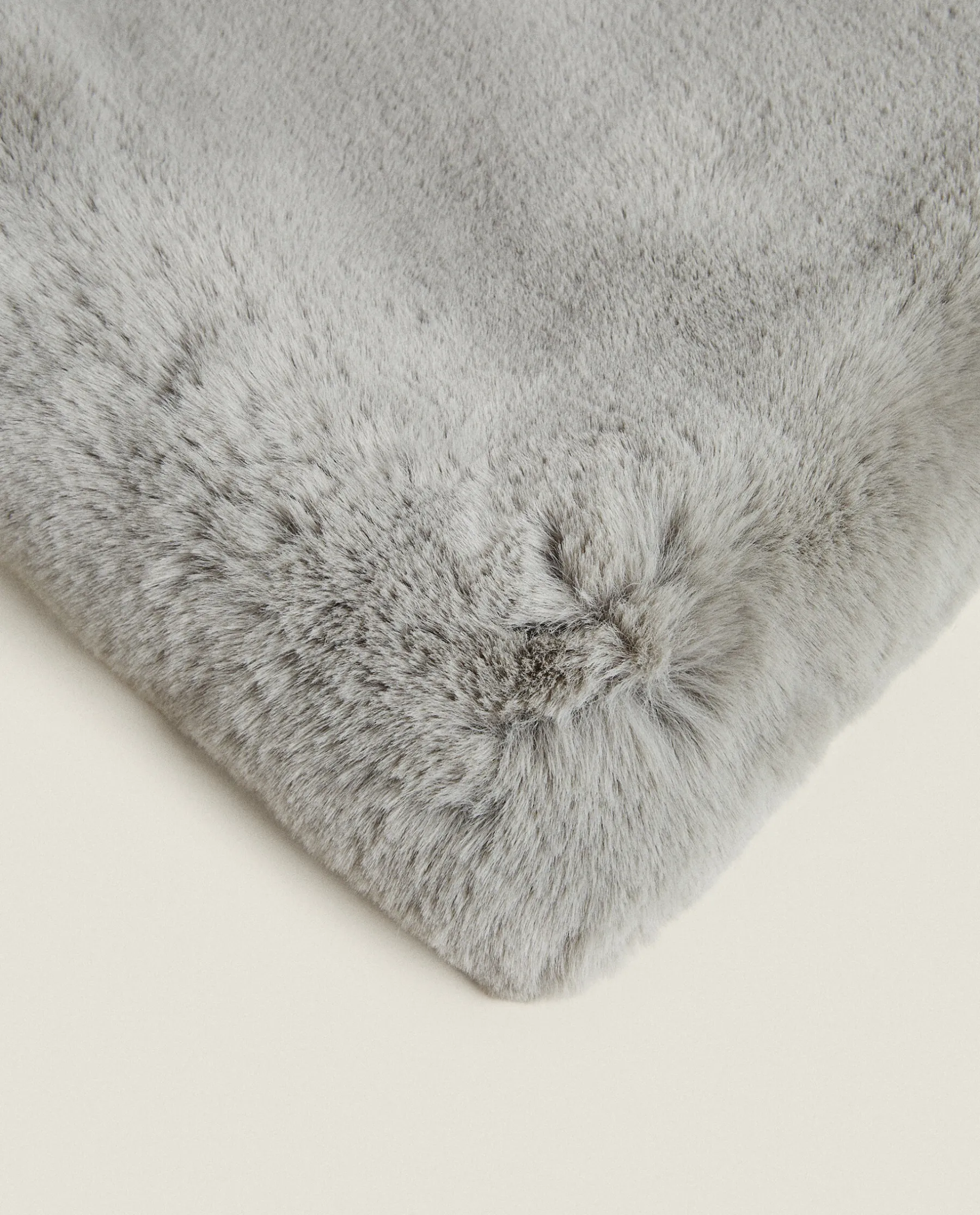 ZARA Home Xl Fuzzy Faux Fur Blanket