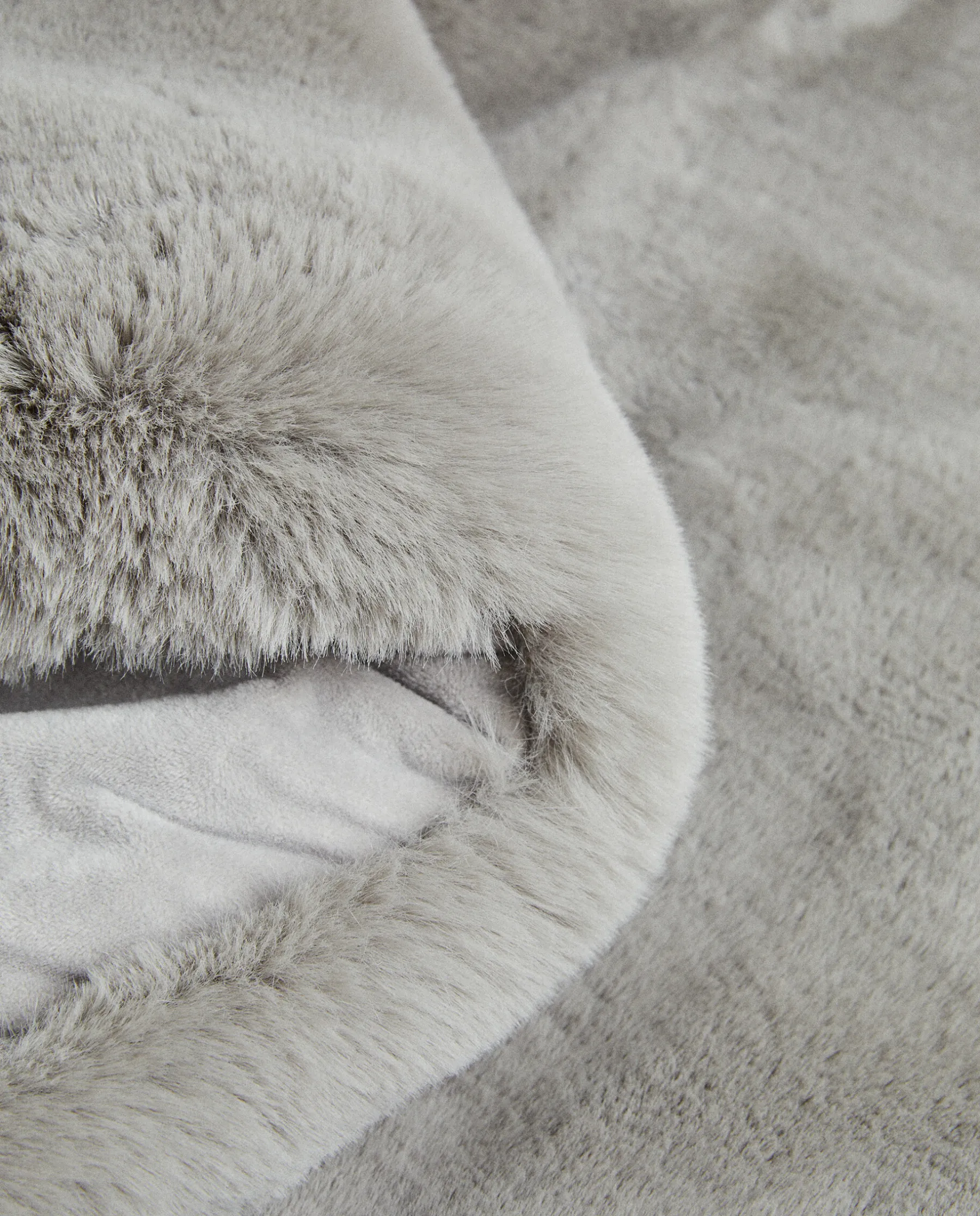 ZARA Home Xl Fuzzy Faux Fur Blanket